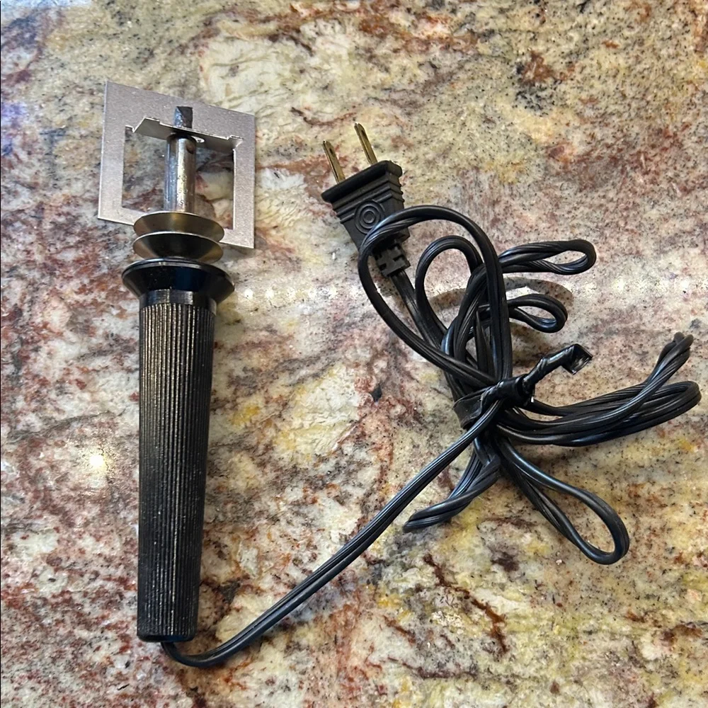 Wood Burning Tool with Safety Rest.Used, but works perfectly for writing on wood - Picture 1 of 7